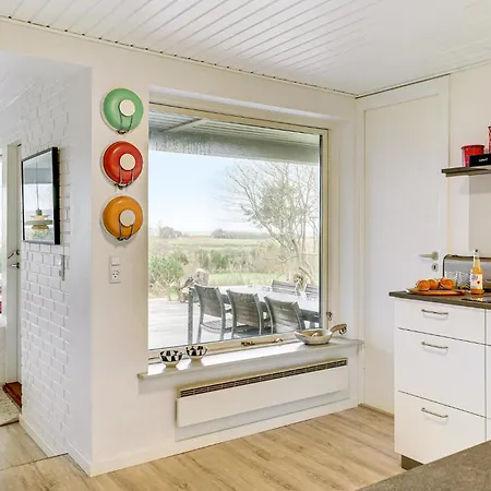 3 Bedroom Awesome In * Millinge