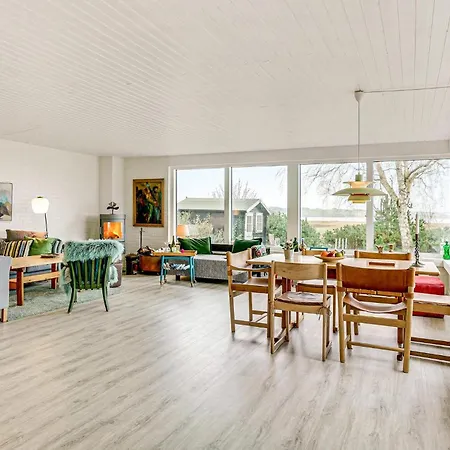 3 Bedroom Awesome In 度假居 Millinge